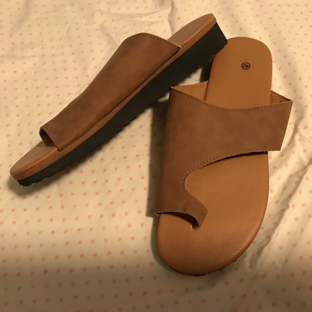 Sandals with toe clip